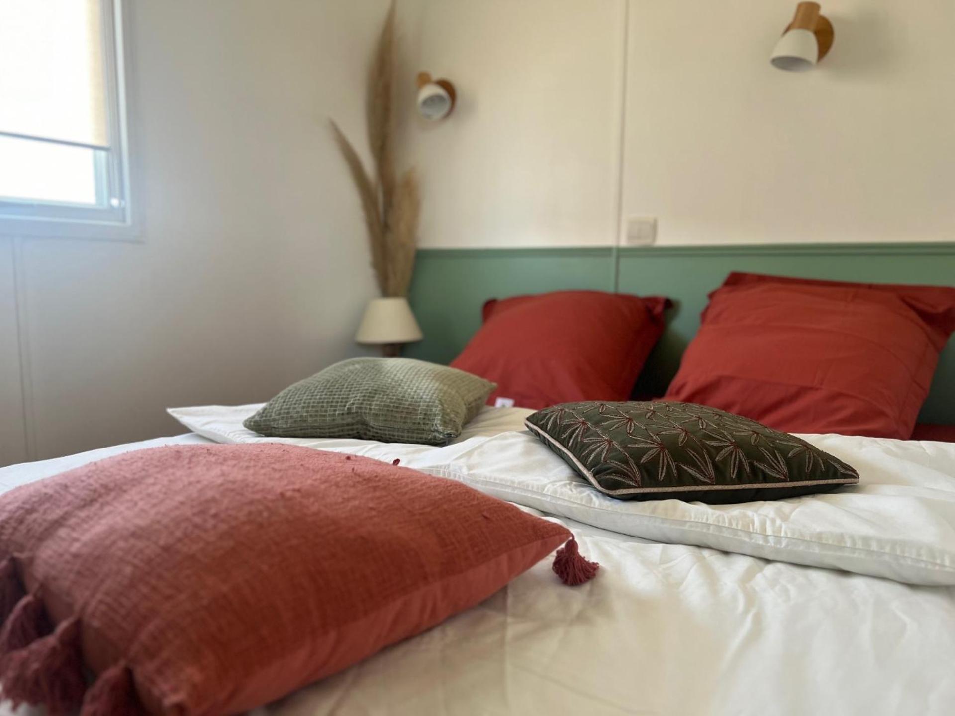 La Clef Des Champs Au Mas Des Entrages Campsite Salon-de-Provence